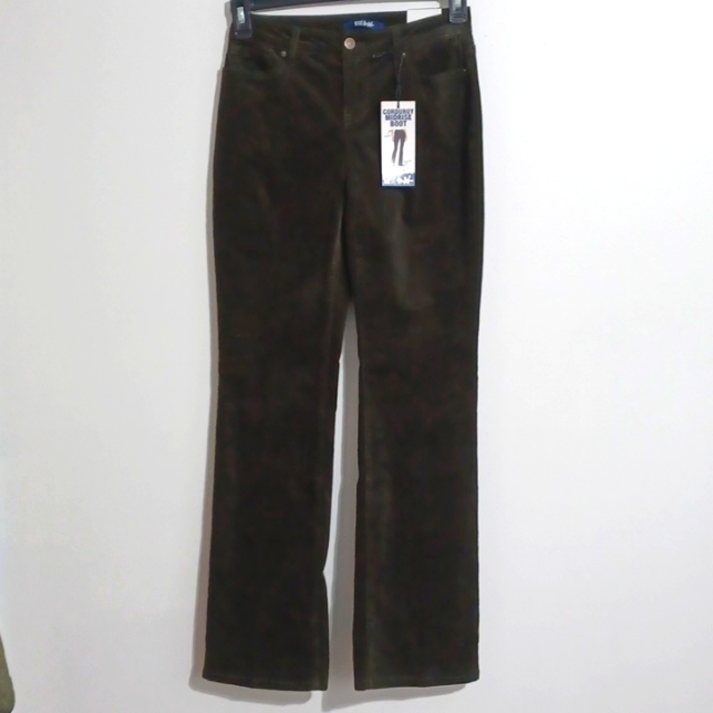 NEW size 3 green Corduroy pants. "Midrise Boot" pants. Casual. Everyday - Picture 2 of 16